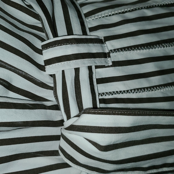 Classic sleeveless dress, very flattering.  100% cotton - Picture 4 of 8